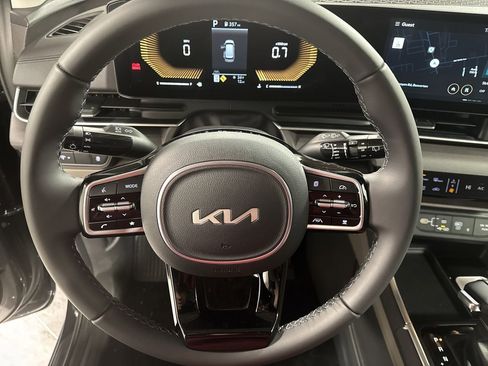 New 2026 Kia Carnival EX image 22