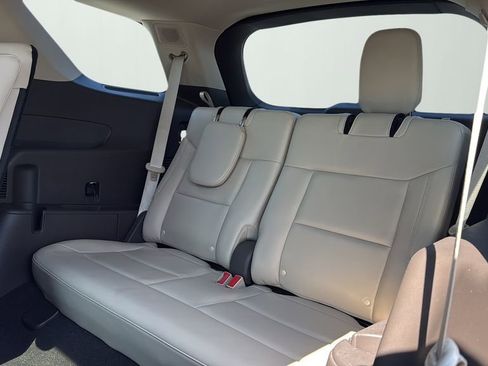 Used 2020 Ford Explorer Platinum w/ Premium Technology Package image 16