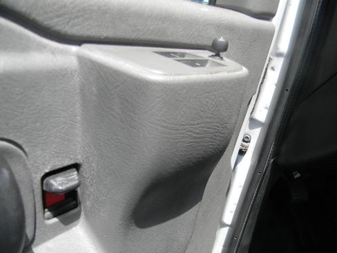 Used 2021 Chevrolet Express 2500 w/ Driver Convenience Package RWD image 5