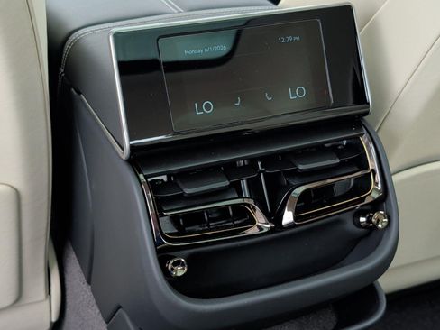 New 2026 Bentley Flying Spur Plug-In Hybrid AWD/4WD image 40
