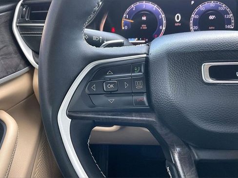 Used 2023 Jeep Grand Cherokee Limited image 20