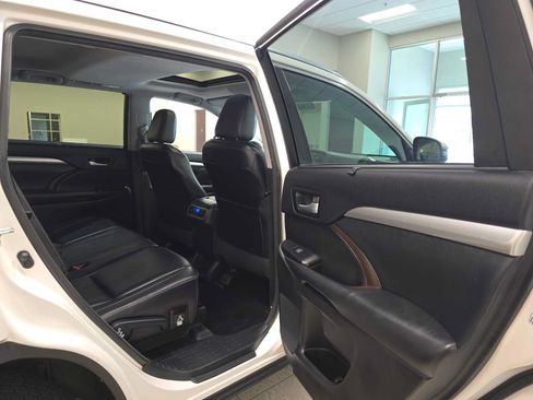 Used 2015 Toyota Highlander XLE AWD/4WD image 27