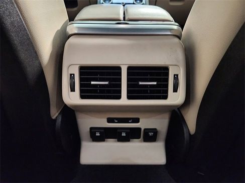 Used 2018 Land Rover Range Rover Velar R-Dynamic SE image 31