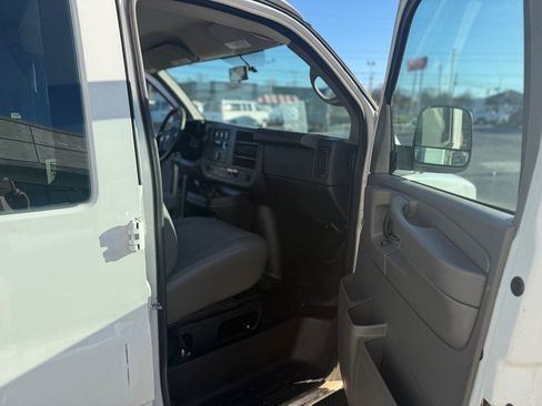 Used 2014 Chevrolet Express 2500 image 17