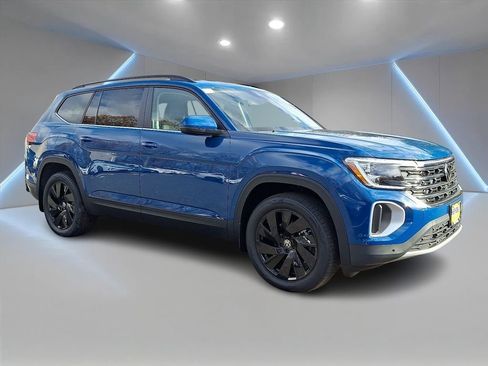 New 2026 Volkswagen Atlas SE image 2