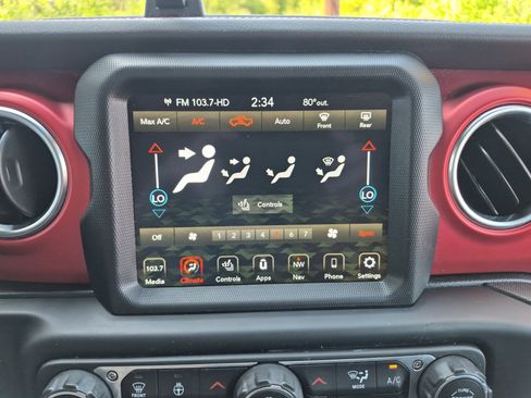 Used 2022 Jeep Gladiator Rubicon w/ Cold Weather Group image 32