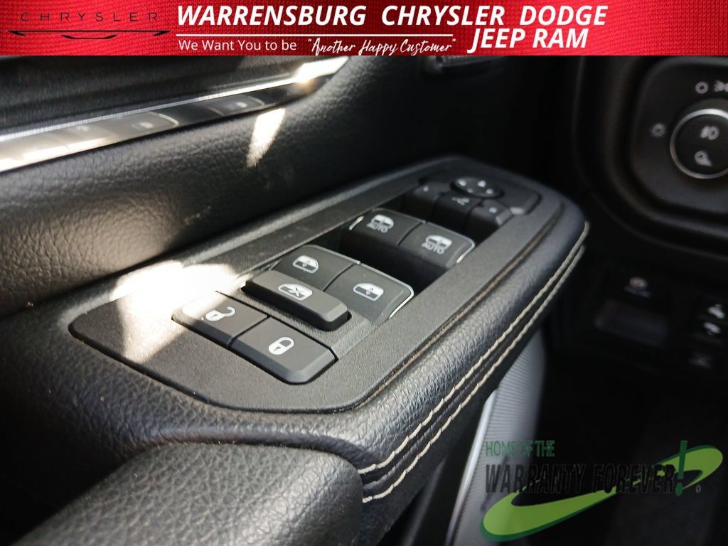 Used 2025 RAM 1500 Laramie AWD/4WD image 31
