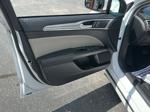 Used 2018 Ford Fusion S FWD image 20