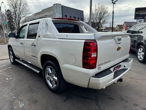 Used 2013 Chevrolet Avalanche LTZ image 4