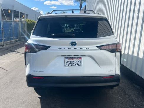 Used 2025 Toyota Sienna XLE w/ XLE Plus Package image 5