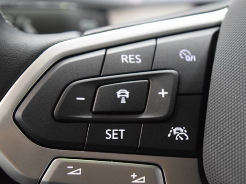 New 2025 Volkswagen Taos SE image 15