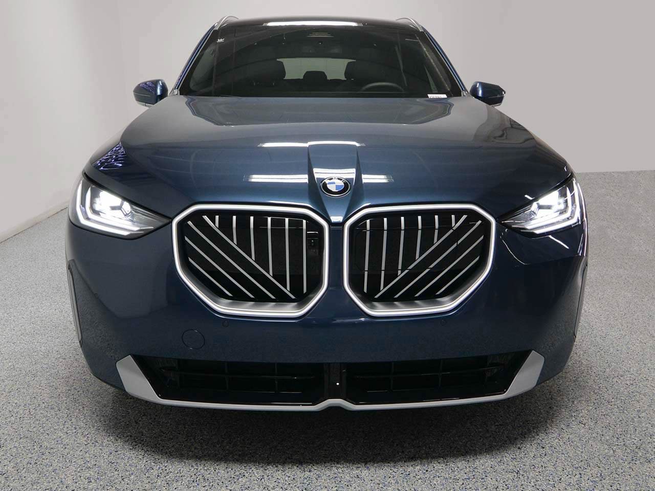 Used 2026 BMW X3 xDrive30i w/ Premium Package AWD/4WD image 2