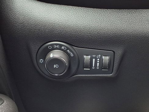 Used 2025 Jeep Compass Trailhawk AWD/4WD image 19
