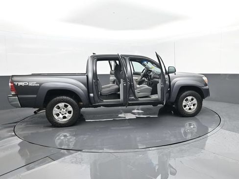 Used 2015 Toyota Tacoma 4x4 Double Cab w/ TRD Off-Road Package image 26