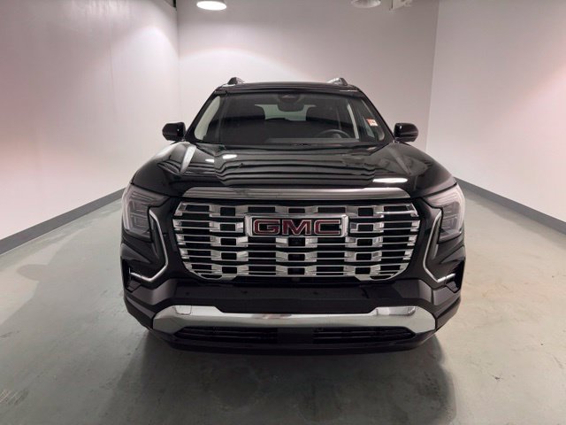 New 2027 GMC Terrain Denali w/ LPO, Floor Liner Package AWD/4WD image 2