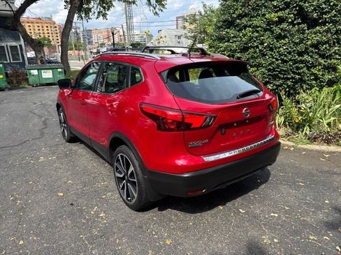 Used 2018 Nissan Rogue Sport SL AWD/4WD image 3