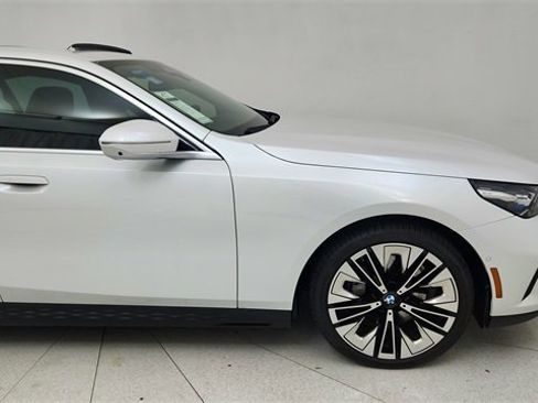 Used 2025 BMW 540i xDrive image 7