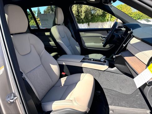New 2026 Volvo XC90 T8 Plus w/ Protection Package Premier AWD/4WD image 32