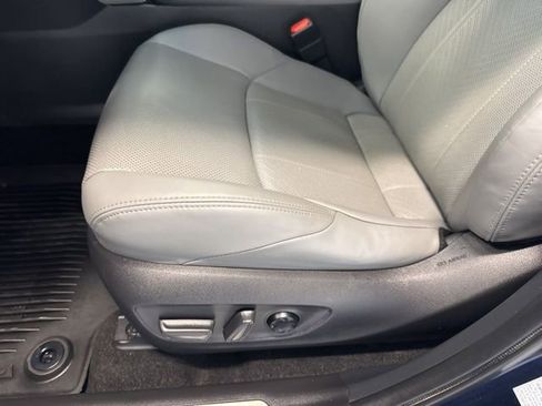 Used 2021 Toyota Venza XLE w/ Softex Package image 12