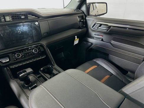 Used 2023 GMC Sierra 1500 AT4 w/ Technology Package AWD/4WD image 31
