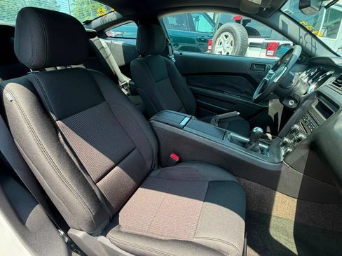 Used 2013 Ford Mustang Coupe RWD image 12