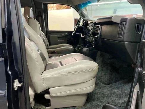 Used 2017 Chevrolet Express 2500 image 29