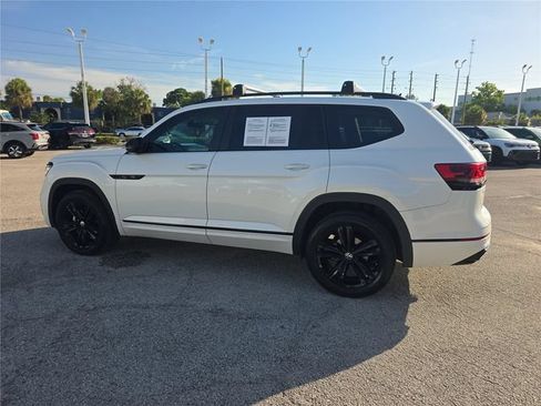 Used 2023 Volkswagen Atlas SEL R-Line AWD/4WD image 8