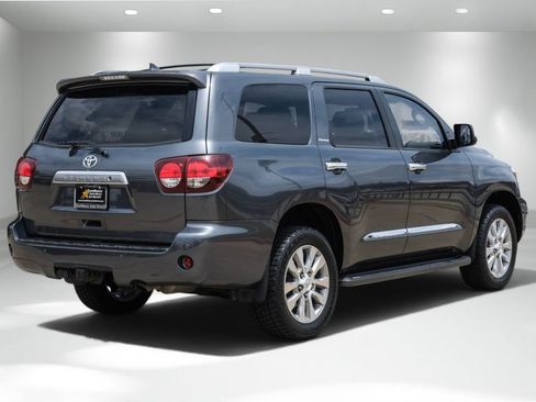 Used 2019 Toyota Sequoia Platinum AWD/4WD image 7