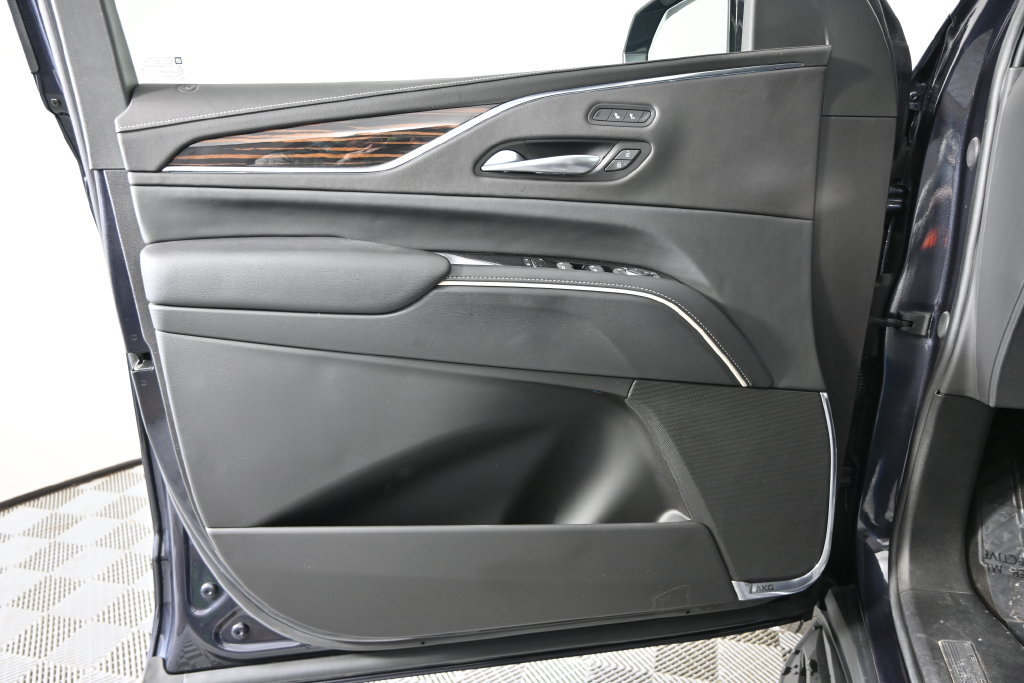 Used 2024 Cadillac Escalade ESV Luxury w/ LPO, Floor Liner Package AWD/4WD image 19