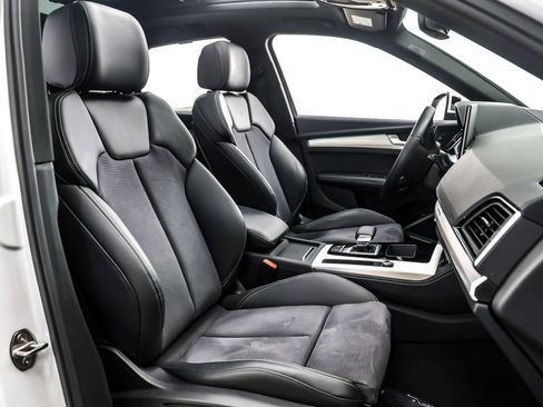 Used 2024 Audi Q5 e Prestige w/ Prestige Package image 8