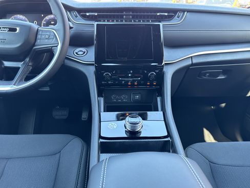 New 2025 Jeep Grand Cherokee Laredo X image 6