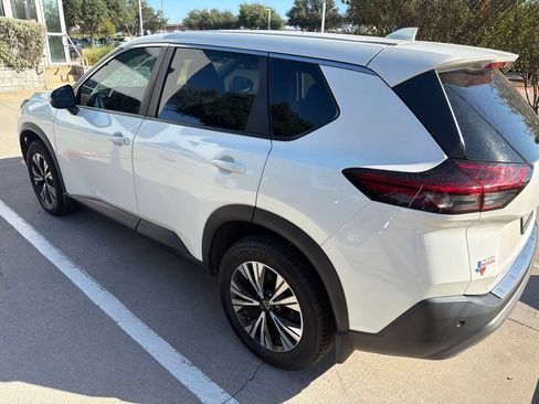 Used 2022 Nissan Rogue SV FWD image 4