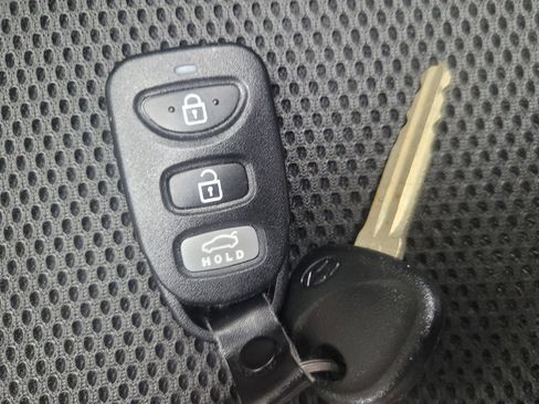 Used 2016 Hyundai Elantra SE FWD image 32