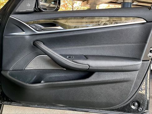 Used 2022 BMW 530i w/ M Sport Package image 22