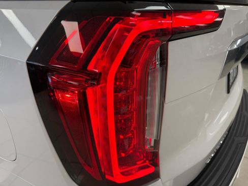 Used 2021 GMC Yukon Denali w/ Denali Premium Package image 35