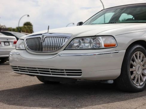 Used 2006 Lincoln Town Car Signature image 29