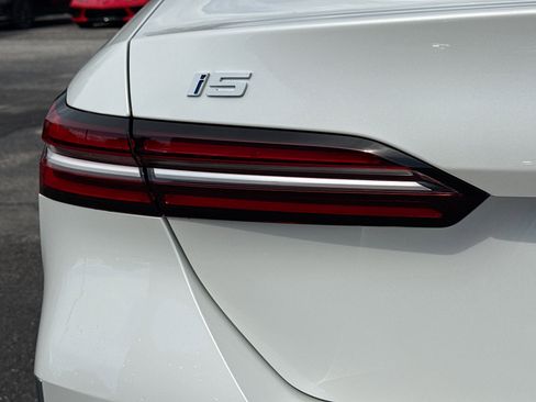 New 2027 BMW i5 xDrive40 AWD/4WD image 10