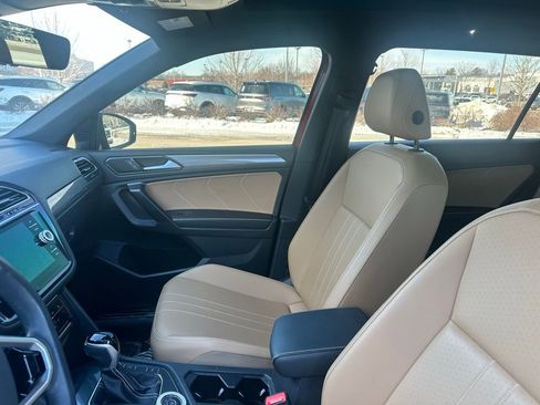 Used 2024 Volkswagen Tiguan SE R-Line image 9