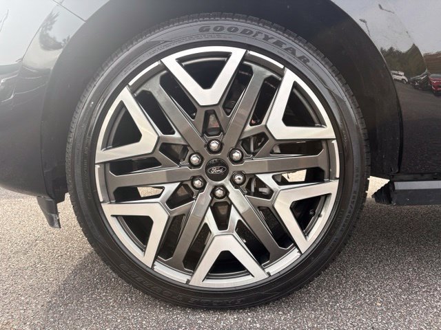Used 2026 Ford Expedition Platinum w/ Platinum Ultimate Package AWD/4WD image 14