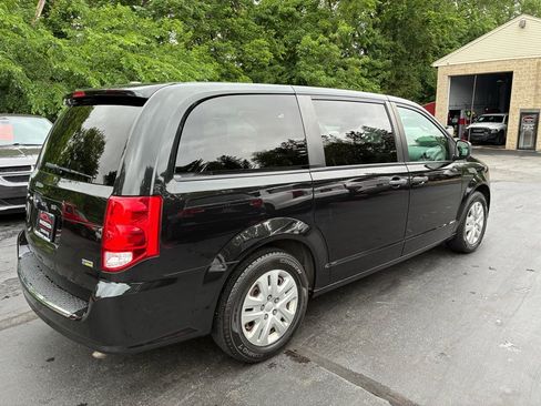 Used 2019 Dodge Grand Caravan SE FWD image 6
