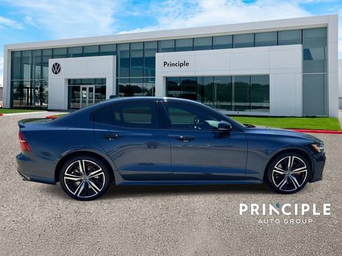 Used 2020 Volvo S60 T6 R-Design image 5