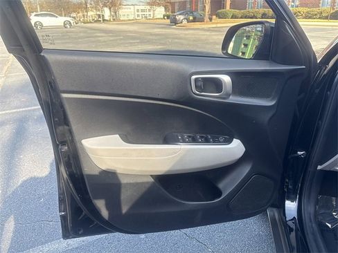 Used 2022 Hyundai Venue SEL w/ Cargo Package image 13