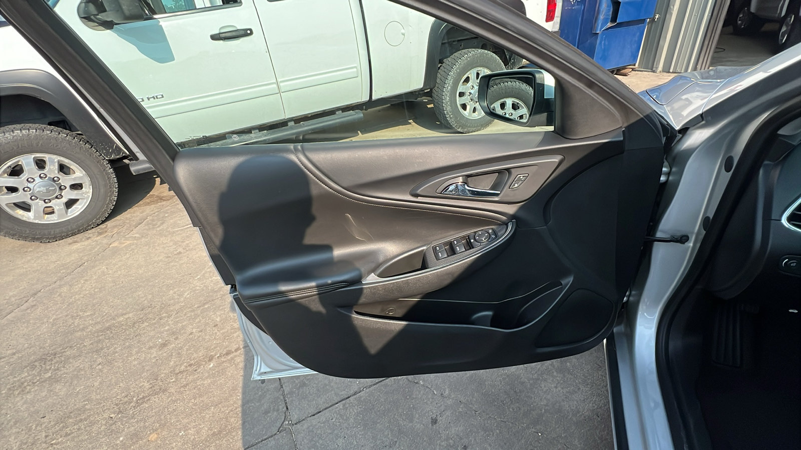 Used 2020 Chevrolet Malibu LT w/ Leather Package FWD image 10