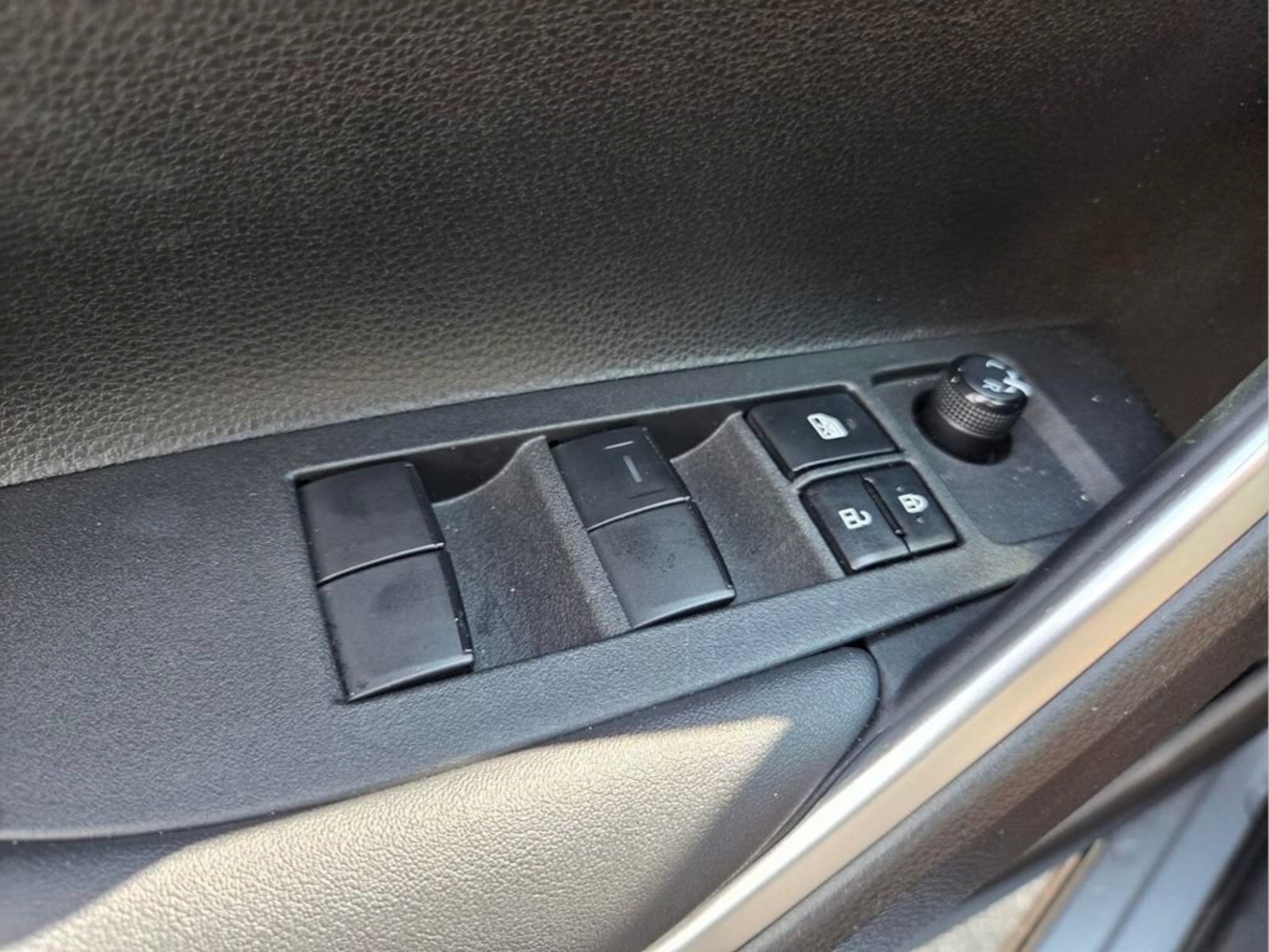 Used 2023 Toyota Corolla Cross L FWD image 21