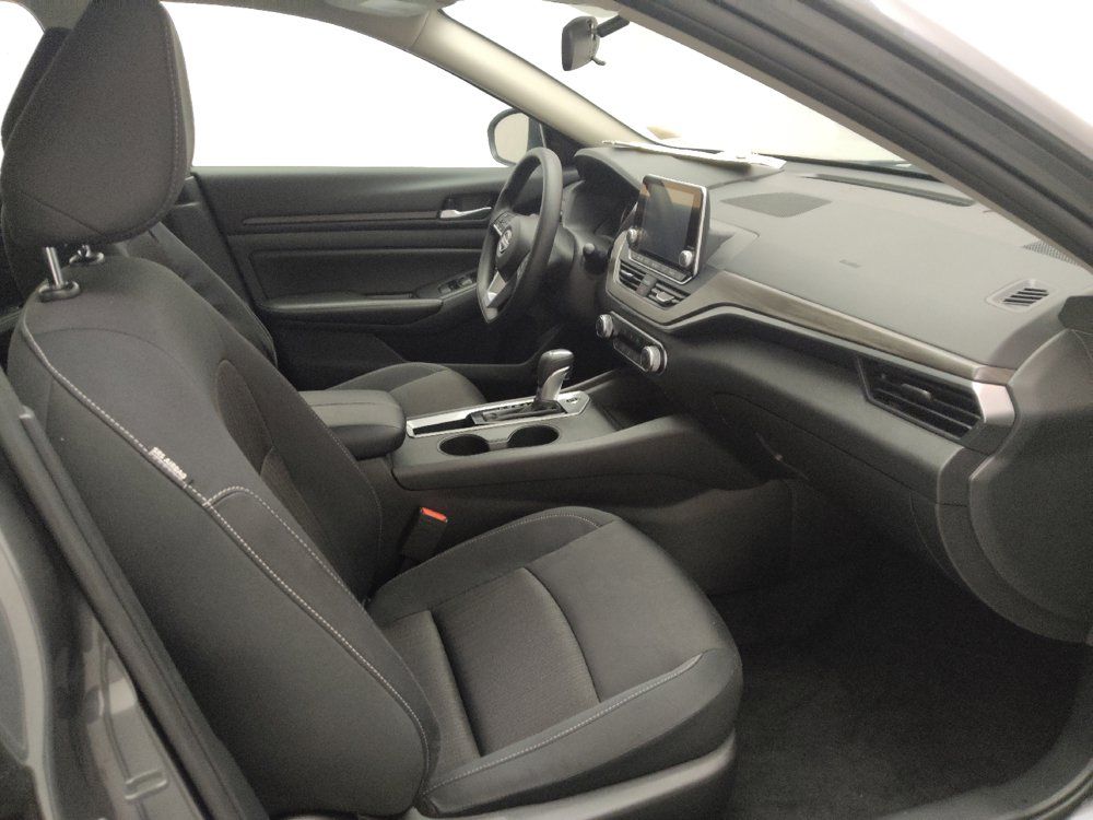 Used 2025 Nissan Altima 2.5 SV FWD image 21