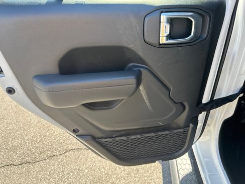 Used 2025 Jeep Wrangler Sport S AWD/4WD image 21