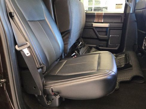 Used 2019 Ford F150 Lariat w/ Equipment Group 502A Luxury AWD/4WD image 6