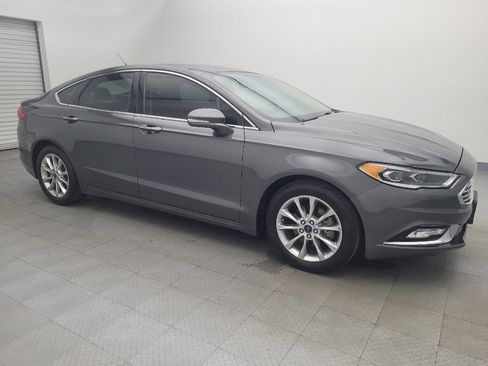Used 2017 Ford Fusion SE image 11