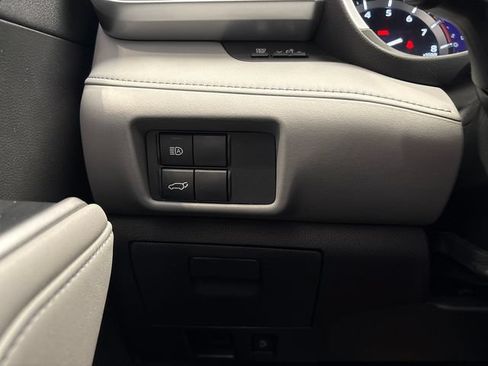 Used 2020 Toyota Highlander XLE AWD/4WD image 15