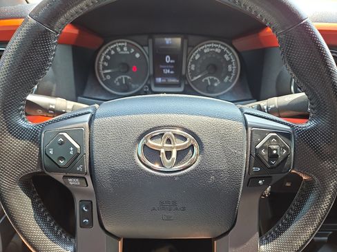 Used 2016 Toyota Tacoma TRD Off-Road w/ Towing Package AWD/4WD image 24